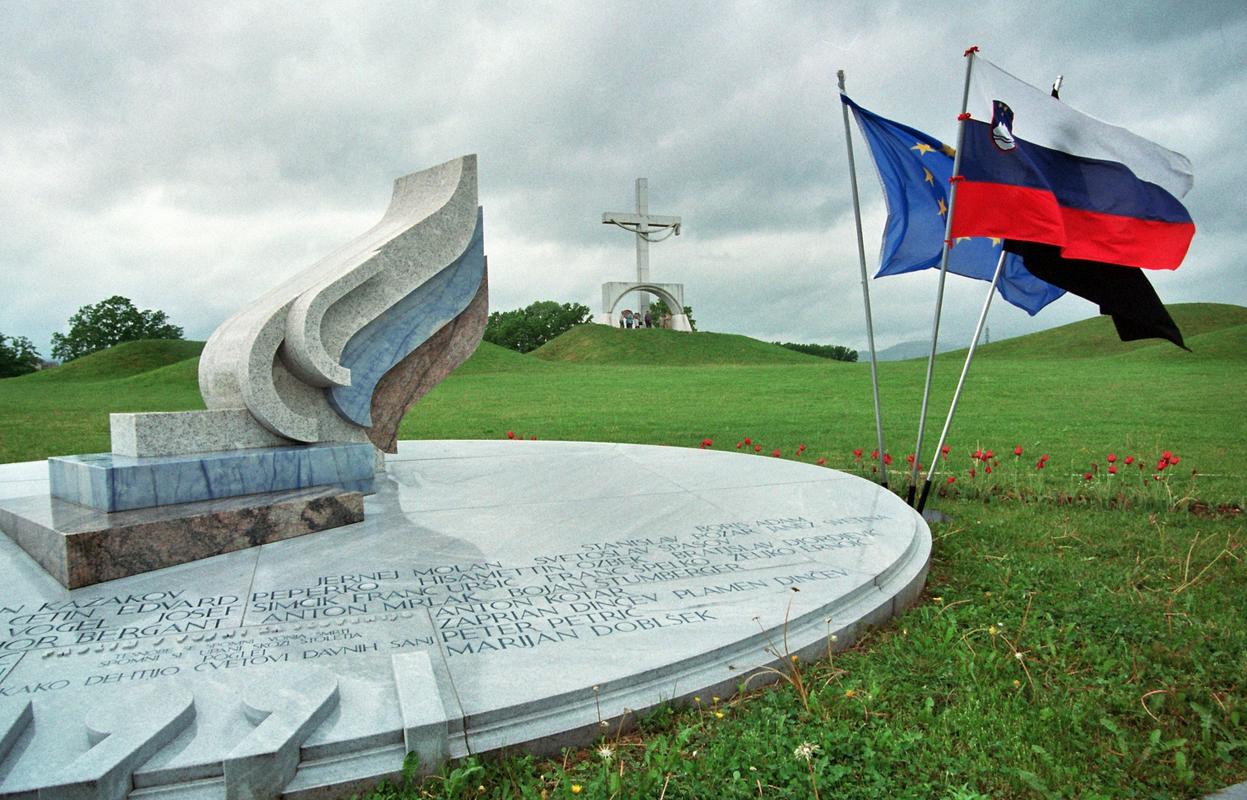 Spomenikom padlim v vojni za Slovenijo na ljubljanskih Žalah