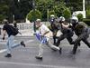 Foto: Grški poslanci sprejeli nepriljubljene varčevalne ukrepe