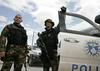 Kosovska policija se je umaknila s prehodov, razmere še napete