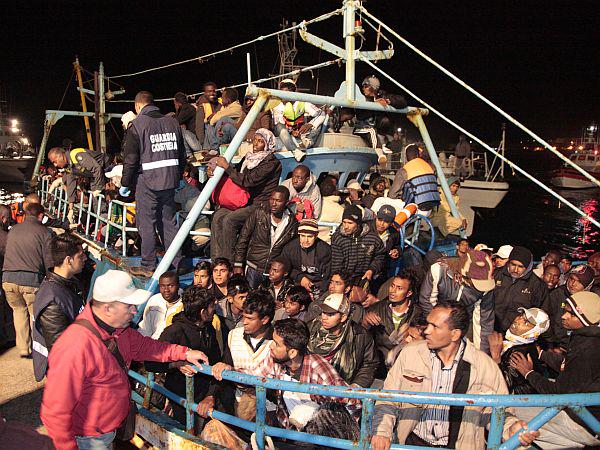 Na Lampeduso je v zadnjih mesecih prispelo na tisoče beguncev iz Afrike. Foto: EPA