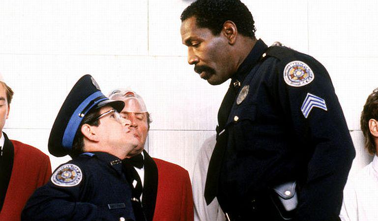 Bubba Smith se je gledalcem v spomin vtisnil kot Hightower iz Policijske akademije. Foto: Warner Bros