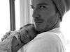 Najmlajša Beckhamova v očkovem objemu