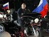 Foto: Motorist Putin na čelu Nočnih volkov