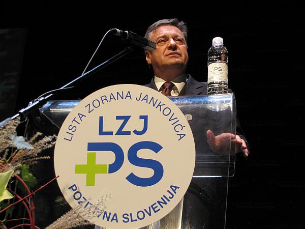 Ljubljanski župan Zoran Janković. Ni še jasno, ali bo za poslanca kandidiral tudi sam. Foto: MMC RTV SLO/Aljoša Masten
