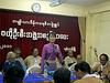 Aung San Su Či se vrača v politiko, Clintonova prihaja v Mjanmar