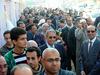 Pred volišči v Egiptu se tudi drugi dan volitev vijejo dolge vrste