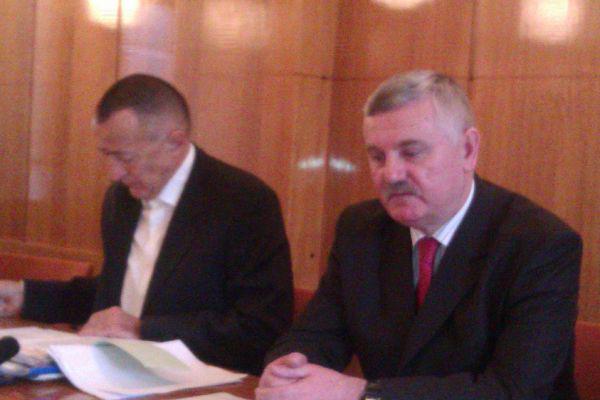 Na novinarski konferenci sta spregovorila sekretar Drago Ščernjavič in predsednik SDOS-a Frančišek Verk. Foto: MMC RTV SLO