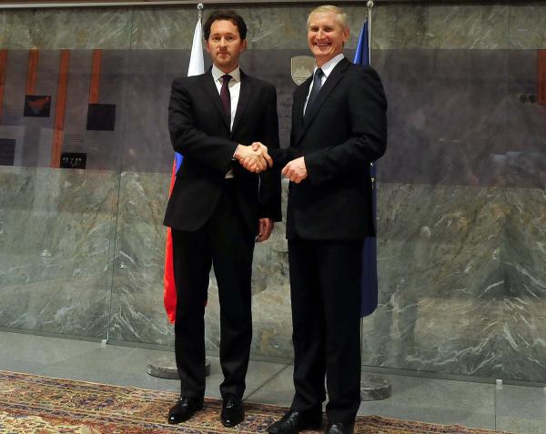 Virantov predhodnik Ljubo Germič je novemu predsedniku DZ-ja zaželel veliko sreče. Foto: BoBo