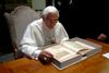 Vatikan razkriva zgodovinske skrivnosti iz tajnega arhiva