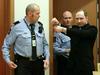 Foto: Breivik osupnil svojce žrtev z zahtevo po odlikovanju za pokol