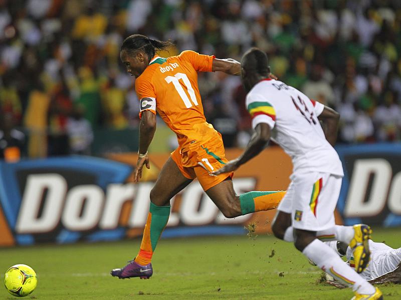 Didier Drogba se sicer ni vpisal med strelce, je pa neprestano povzročal preglavice obrambi Malija. Foto: Reuters