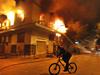 Foto: Grški parlament potrdil varčevalne ukrepe, Atene v ognju