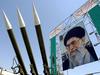 Ob zid stisnjeni Iran na razpotju: z bombo do statusa sile?
