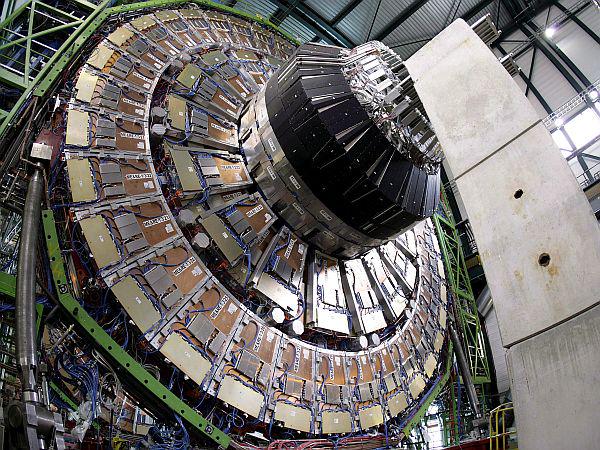 LHC je ena izmed najbolj kompleksnih naprav, ki jih je človeštvo kadar koli zgradilo. Foto: EPA