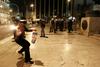 Spopadi s policijo po samomoru grškega upokojenca