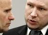 Breivik brez čustev spremljal izjave prič, ki so podoživljale tragedijo