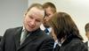 Na sodni obravnavi v Breivika vrgel čevelj