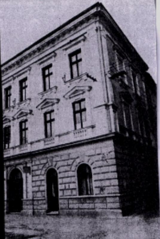 Hiša Tavčarjevih na Bregu ob Ljubljanici, je bila kupljena tudi s Franičino doto. Revni dijaki so imeli tu vsakdanjo brezplačno hrano, meščanstvo pa se je shajalo na salonskih zasebnih prireditvah.