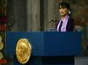Aung San Su Či je 21 let pozneje le sprejela Nobelovo nagrado