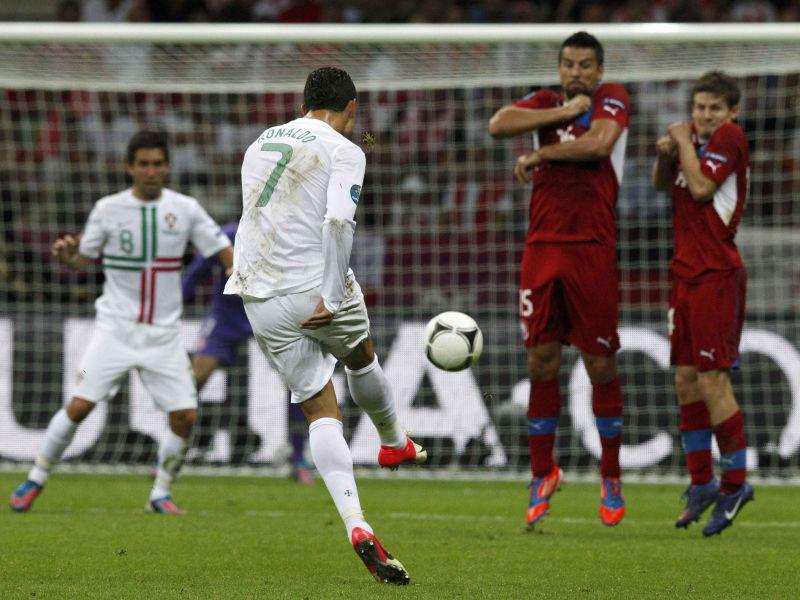 Ronaldo po dveh vratnicah zadel za polfinale - RTVSLO.si