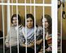Foto in video: Uporniškim ruskim glasbenicam podaljšali pripor za pol leta