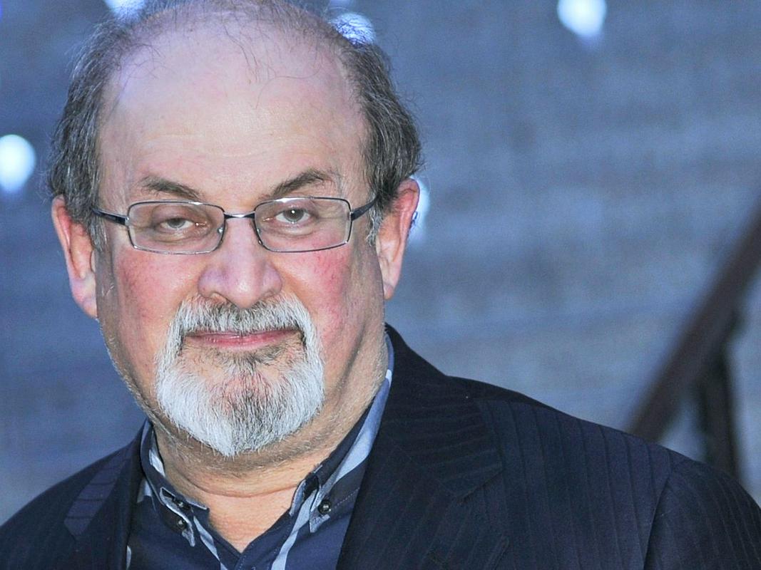 Salman Rushdie bo kmalu izdal spomine z naslovom Joseph Anton. Gre za ime, ki ga je uporabljal, ko se je po Homeinijevi fatvi skrival pred ljudmi, ki bi ga želeli umoriti. Foto: EPA