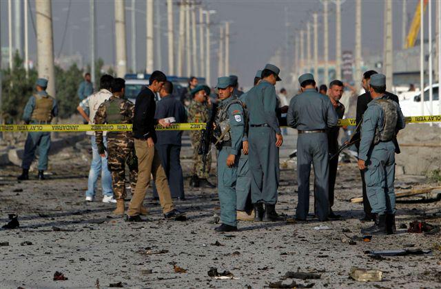 Napad se je zgodil na avtocesti proti letališču. Foto: Reuters