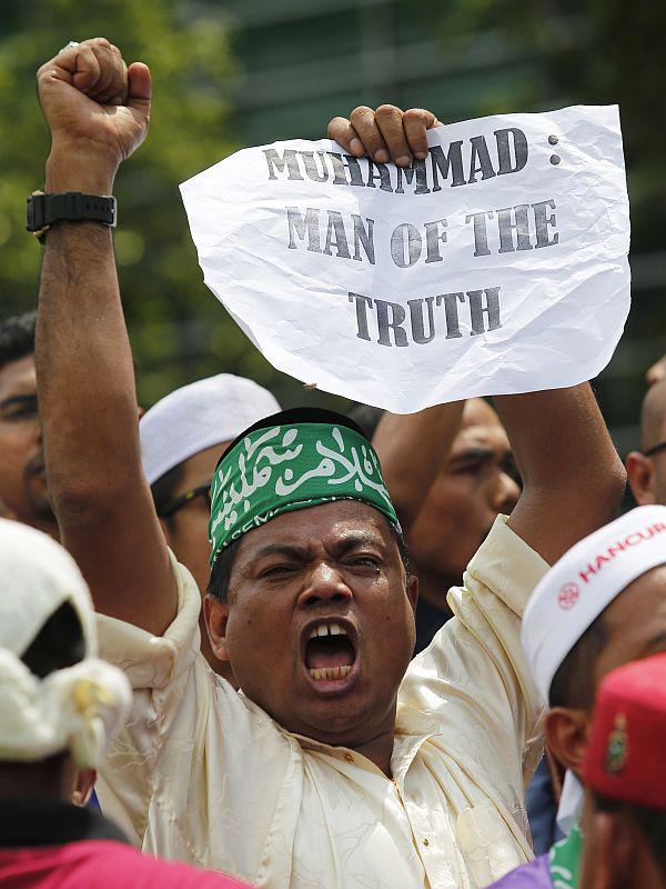 Muslimanski svet se ne umirja. Foto: Reuters