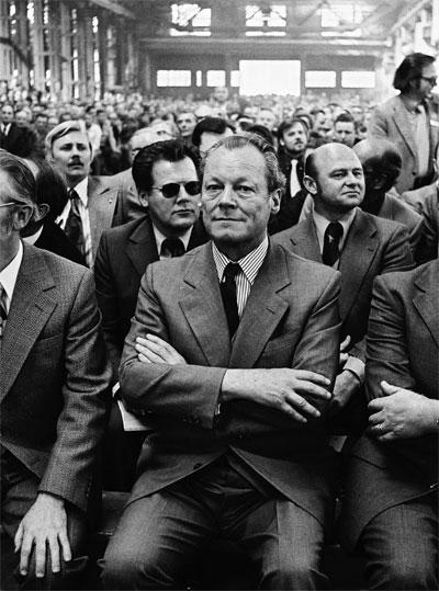 Willy Brandt in Günter Guillaume (za Brandtom s temnimi očali)