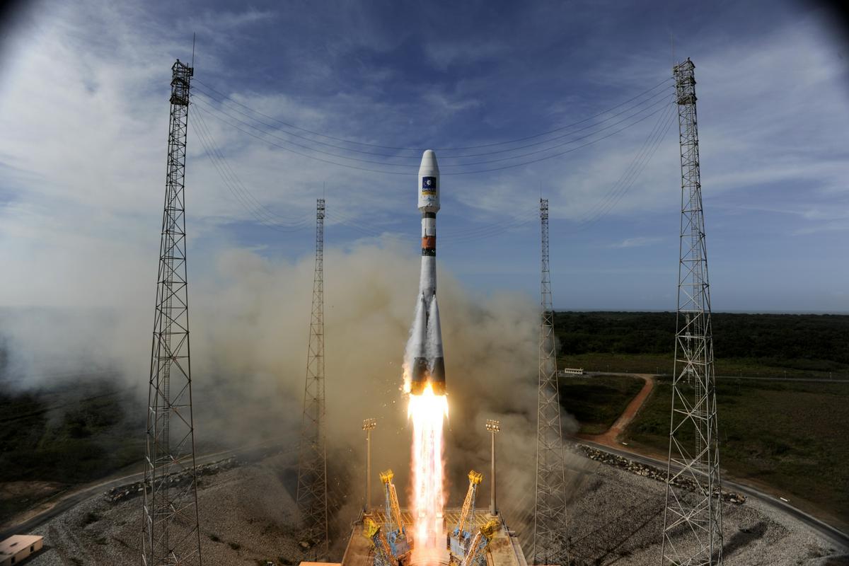 V vesolje z rusko tehnologijo - raketo Sojuz. Foto: EPA