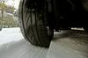 ZPS: Večina zimskih pnevmatik je povprečne kakovosti