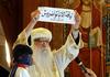 Foto: Deček z zavezanimi očmi izbral novega papeža Koptske cerkve v Egiptu