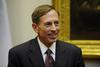 Petraeus zaradi skoka čez plot odstopil kot direktor Cie