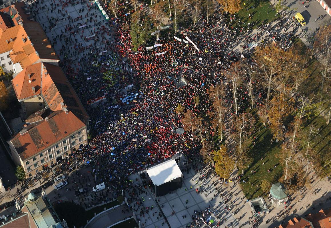 Tako je protest ujela zračna kamera. (foto: aerovizija.com/Matevž Lenarčič) Foto: 
