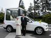 Papež je dobil nov papamobil