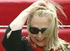 Foto: Hillary rešuje svet, za lase pa ji zmanjka časa