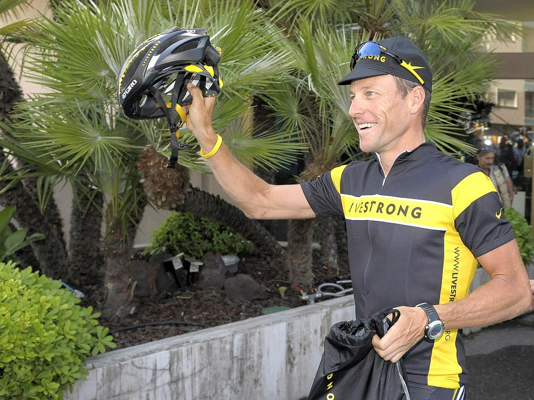 Dolga leta je kazalo, da je Lance Armstrong ustvaril mitsko zgodbo in simbol upanja, a izkazalo se je, da je vse temeljilo na laži. Foto: EPA