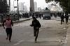 Egipt: Pokopali žrtve in se znova spopadli s policijo