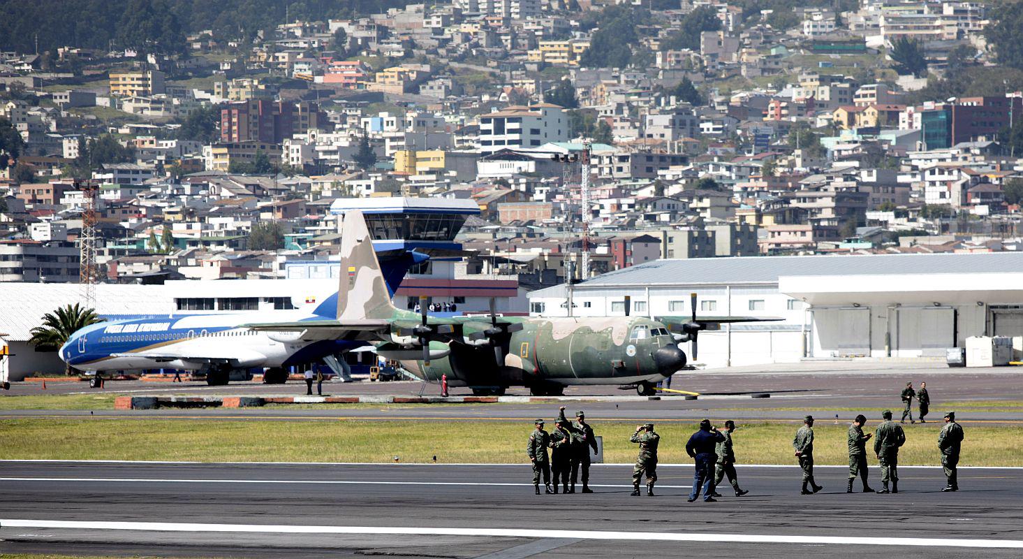 Letališče v Quitu leži tik ob gosto poseljenem območju. Foto: EPA