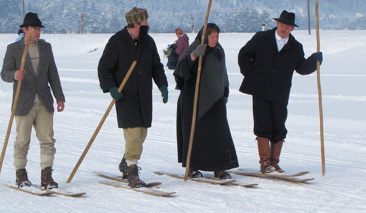 In Valvasor’s time, the people of Bloke were the only ones in Central Europe to use skis to walk or move downhill in snow. This unique phenomenon has been discussed by many local and foreign researchers (Boris Orel, Svetozar and Aleš Guček, Metod and Rudolf Badjura, Borut Batagelj and others). Foto: Ervin Čurlič