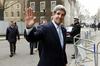 Kerry na svoji prvi uradni poti poziva sirsko opozicijo k pogovorom