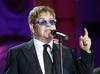 Ruski starši od Putina zahtevajo, da v državo ne spustijo geja Eltona Johna