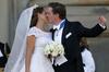Foto: Kar trije poljubi za sveže poročeno švedsko princeso Madeleine