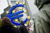ECB-jeva politika evro poslala na novo dvanajstletno dno