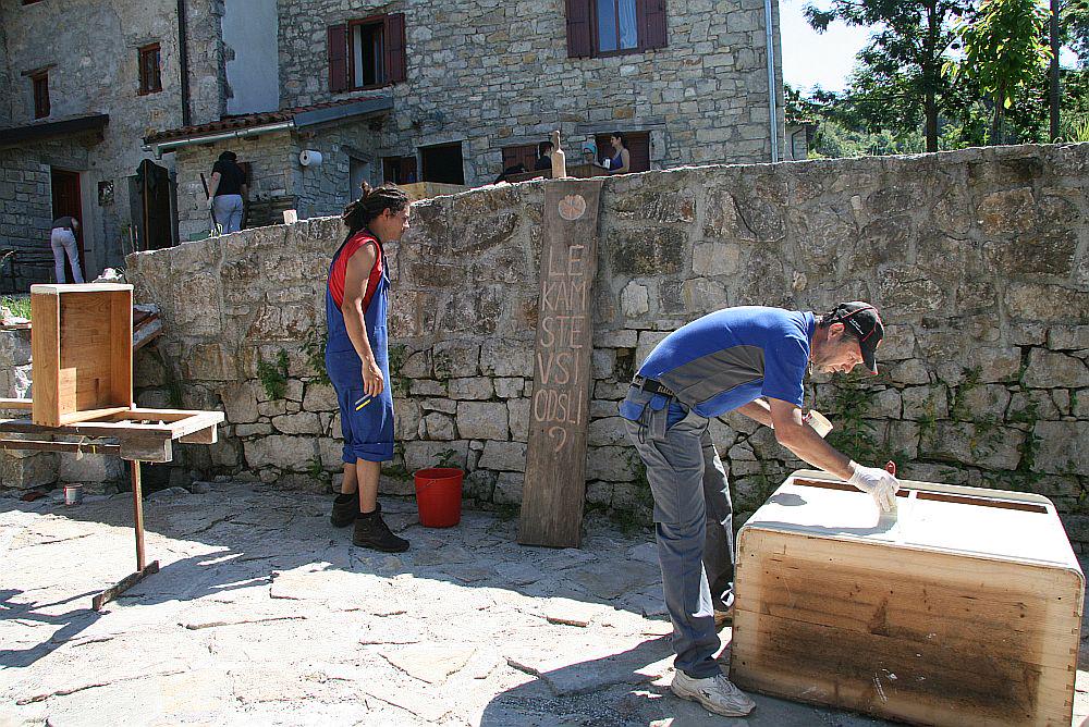 Študenti kamnoseštva in lesnega oblikovanja bi radi Robidišču vdihnili življenje. Foto: MMC RTV SLO