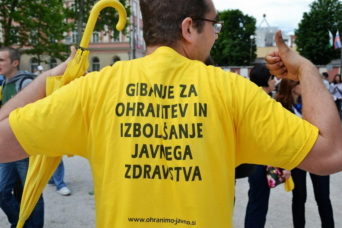 Skrb za ohranitev javnega zdravstva je konec junija na ljubljanske ulice privabila nekaj sto ljudi. Foto: MMC RTV SLO