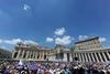 Vatikan lani imel presežek, a donacije se zmanjšujejo