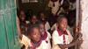 Star papir, ki lahko brezdomnim otrokom Tanzanije prinese nov dom
