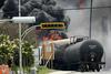 Foto in video: Po eksploziji vlaka s cisternami pogrešajo 40 ljudi