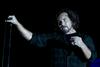 Finančnik Pearl Jama za dobro leto v zapor, ker je okradel skupino